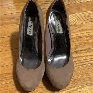 Steve Madden suede nude platform pumps